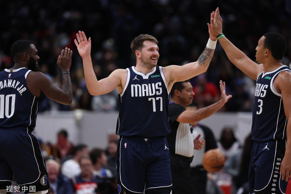 儿童用他们 儿童用他们